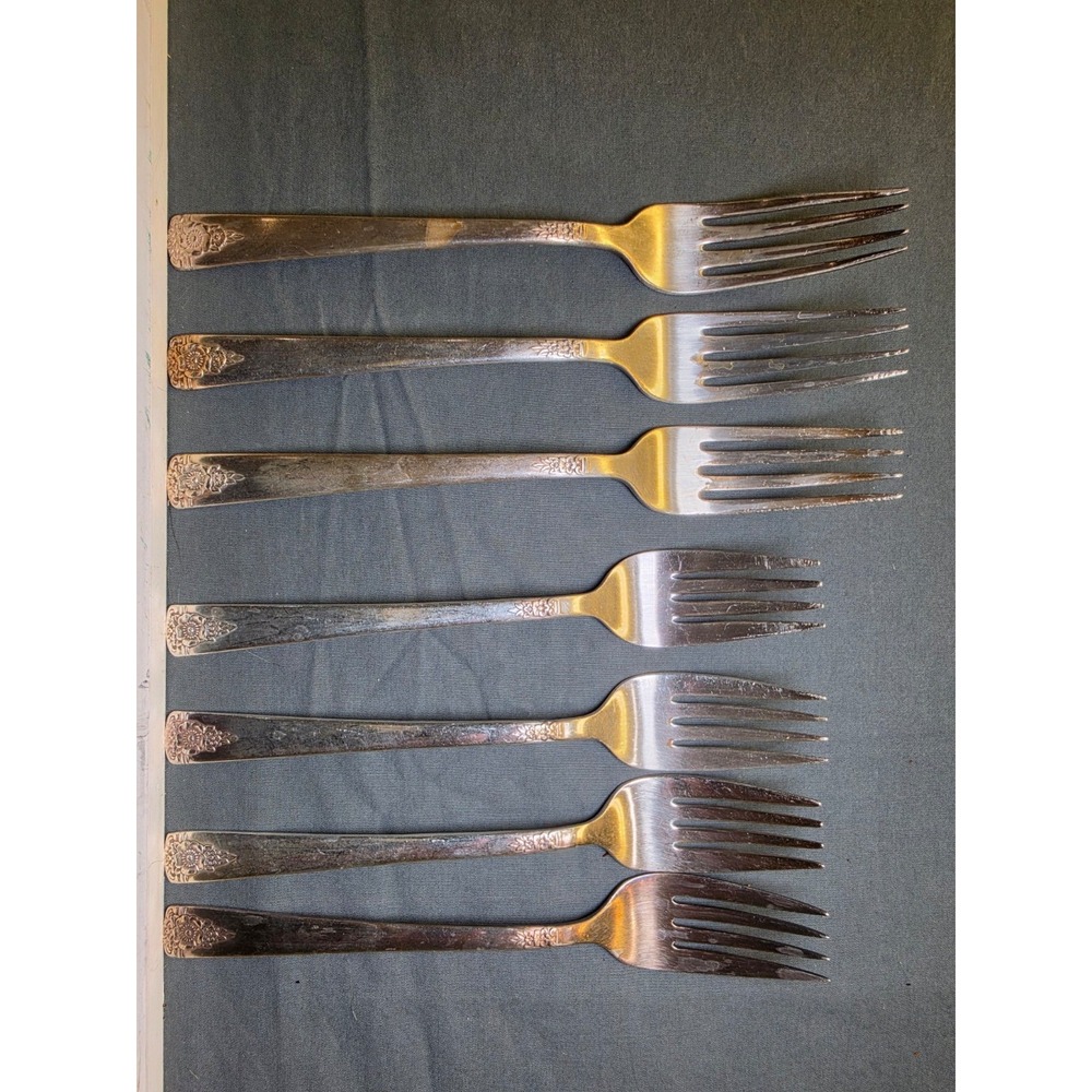 Vintage Wm Rogers Silverplate Forks 7pc Floral Star Reinforced Silver Plate